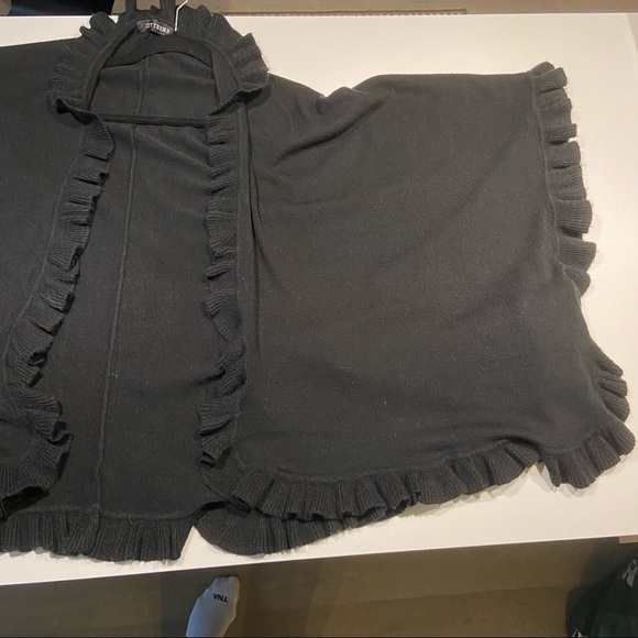City Trend Ruffle Knit Cape - Picture 3 of 7